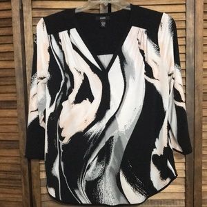 Ladies Alfani large top. Beautiful black, pinks and gray.
